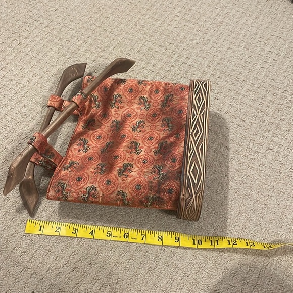 Blue moon, very unique, orange and green print wooden accent bag - Picture 5 of 8